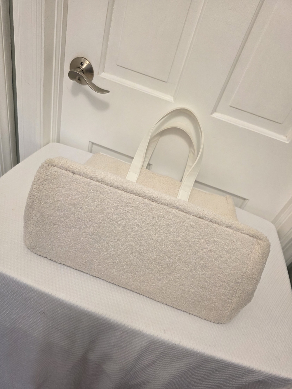 BTB Los Angeles Cream Heart-Pearl Large Tote Bag, Plush Sherpa Material - Picture 12 of 14